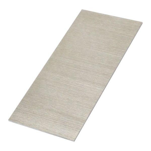 【特長】 ヒシカ工業が鋸板加工と刃付けのノウハウを活かして作ったのがこの削り鉋。  高硬度の鋼、鋭利な刃を兼ね備え、力強く削れます。  素材はハイカーボン刃物鋼を使用。  一枚一枚丹精込め手焼き入れを施すことで、より硬度な刃物が生まれ、刃が...