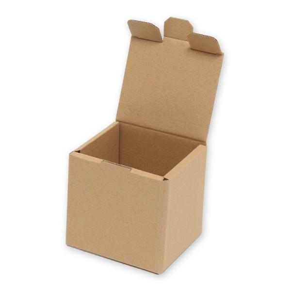 丈夫な素材を使用した素朴な風合いの箱です。 ぐいのみ・小鉢などの小さな商品に最適で、底辺は正方形です。 サック式10枚入り   【サイズ】 70×70×70mm 【カラー】 クラフト 【入数】 10枚 006204103