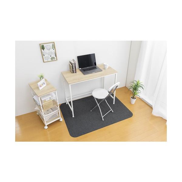 ■特長 イスの脚やキャスターによる、床の傷つきを防ぎます。  薄い生地で段差ができないので、イスのキャスターの動きがスムーズです。  裏面が床に吸着するので、イスを動かしてもズレません。  おくだけで取り付け、取り外し簡単。  ハサミで手軽...