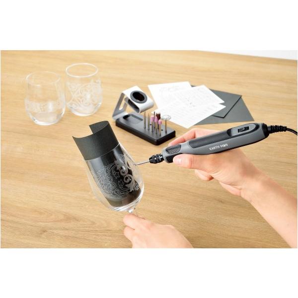 ●彫刻・金属研磨・模型工作等に ●様々な軸径の先端パーツが使える3つ爪チャック ●本体・先端パーツを立てて収納できるスタンド付き (仕様) ●定格電圧:DC18V ●定格消費電力:9W ●チャック能力:φ0.3〜φ3.2mm ●無負荷回転数...