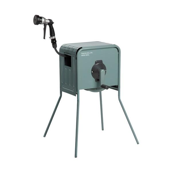 日差しからホースを守る着脱可能なカバー付です。 金属製のボディで高い耐久性です。 ハンドル位置を50cm高くできる延長脚付なので、巻き取り時にかがむ必要がありません。 工具不要のレバーで蛇口に取り付けることができます。 ねじがないので蛇口に...