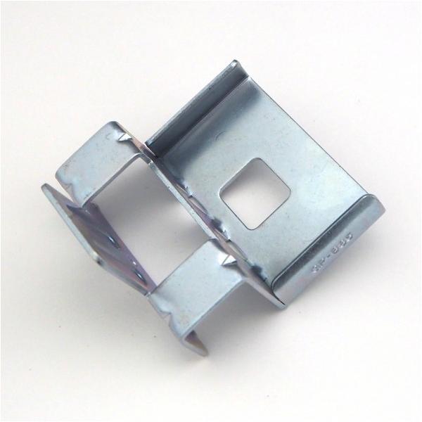 プラコンとパイプを繋ぎ合わせる様々なサポート類です。    材質:SPCC/シルバー(三価クロムメッキ) 質量(g):300   【入数】 1個 GPB85