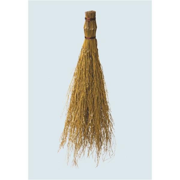 ●庭などの掃きそうじに。 ●庭などの掃きそうじに。 ●植え込みの間の掃きそうじに便利です。 ●細目の枝を使った庭職人用のソフトタイプのミニ竹ほうきです。 ●サイズ:全長 約55cm ●重量:約250g ●材質:竹、鉄線 ●サイズ:全長 約5...