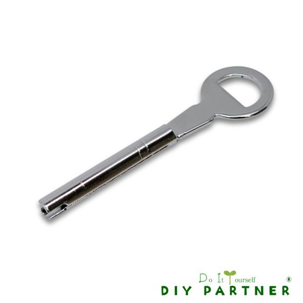 本体材質：鉄製　クロームメッキタンスの鉄砲錠やダルマ錠に使われるカギになります。※先端部分の形・サイズが重要となりますのでご確認ください。 ※こちらの商品はメール便をご利用いただけます。メール便の特徴１．ポスト投函になります。２．代引き発送...