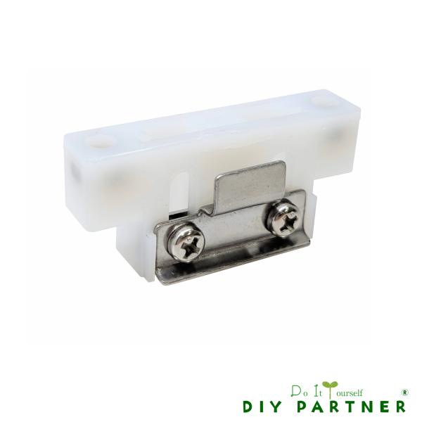 面付け持ち出し用の袋型用ガイド（上用）材質・ステンレス製横５５ｍｍ・縦２５ｍｍピッチ４５ｍｍ厚み１１．５ｍｍ公営住宅や集合住宅の持ち出しの網戸のガイドです。詳細サイズはお手数ですが写真にてご確認ください。※こちらの商品はメール便をご利用いた...