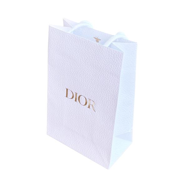[ブランド]ディオール[カテゴリ]袋[内 容 量]１枚◆オリジナルペーパ−バッグ×１枚サイズ：（約）縦22.5×横14.5×マチ8cm（持ち手含まない）※入荷時期によりロゴデザインが多少異なる場合がございます。予めご了承ください。