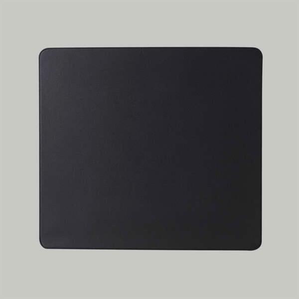 初動からストッピングまですべての瞬間に最良の滑走を。自分のプレイスタイルにピタッとハマるV customゲーミングマウスパッドです。敵を照準の中にいち早く捉える。素早く正確に照準を合わせるフリックエイムで最大限に性能を発揮するコントロールタ...