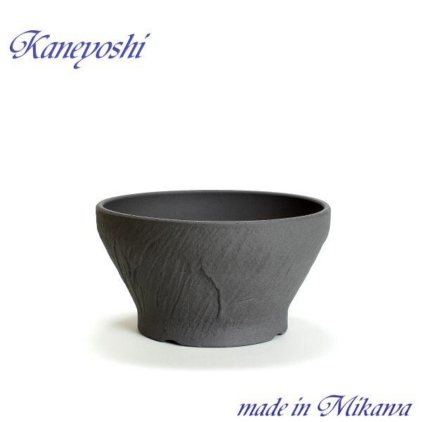 【商品名】　ナチュラル岩肌 ８号 古風焼【サイズ】【幅】　約 ２５ｃｍ × 【高さ】　約 １４ｃｍ【重量】　約 1.8kg 【容量】 約 ４Ｌ（当店で販売中の培養土を使用で９０％くらい。土の材質によっては異なる場合があります）ナチュラル岩肌...