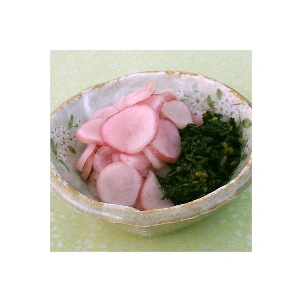 日の菜の持ち味である辛味と、自然の薄紅色を生かして、低塩であっさりと漬けました。日の菜大根の歯切れの良さも特長の京漬物です。少しお醤油を付けていただいても美味しくお召し上がりいただけます。原材料：日の菜、漬け原材料〔食塩、砂糖、醸造酢〕／調...