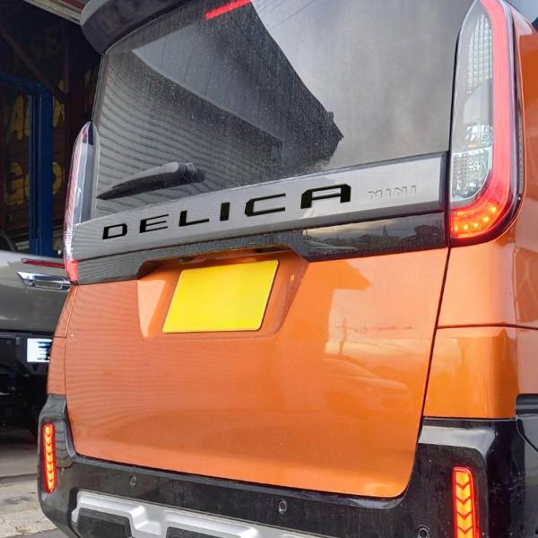 デリカミニ テールゲートガーニッシュ (グロスブラック) Amazon | デリカミニ アクティブトーンテールゲートガーニッシュ