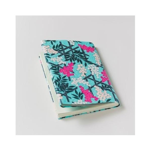 ●品番:22524●入数:１個●友禅和紙を使用した文庫本のブックカバーです。●友禅紙に揉み加工を施し、補強剤を塗布していますので、友禅紙の風合いが良くなり紙も強化されています。