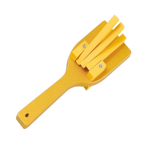 ●品番:019213●入数:１個●振るだけでパチパチと心地よい音が響く、両面タイプのカラーなるこです。●届いてすぐに使える、組立済・着色済の完成品です。●表裏どちらにも3連のバチが付いており、音の鳴りが抜群！ネジ止め加工で頑丈に仕上げられて...