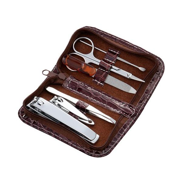 ●品番:118911●入数:１セット●クロコダイル調で高級感あふれるネイルケアセット！●ネイルのお手入れはもちろん、毛抜きやハサミなども揃った、身だしなみ全般に活躍するセットです●ステンレスとカーボンスチール製のツールは耐久性に優れており、...