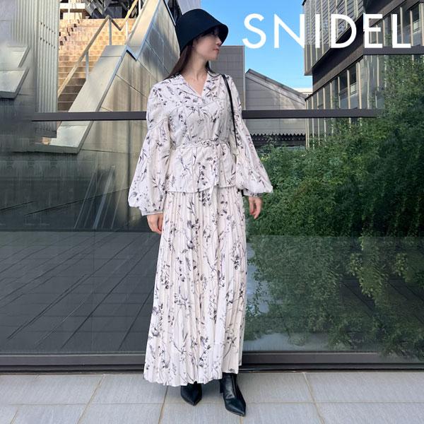 SALE スナイデル SNIDEL ワンピース 23秋冬 ベストディテールプリント