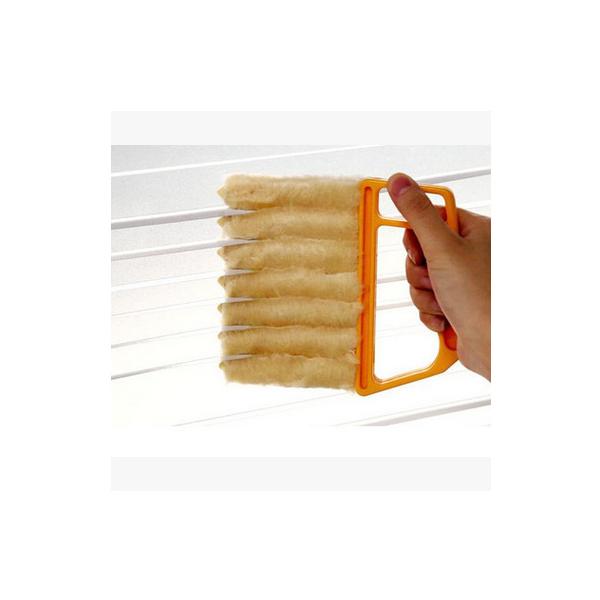 ブラインドに沿ってブラシを滑らせるだけで、面倒なブラインドやエアコンのお掃除が簡単にできます。洗える、防錆、取り外し可能！強力な洗浄効果でブラインドやエアコンなどを短時間できれいにします。サイズ：16×13cm