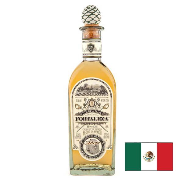 伝統を継承し、手間を惜しまない100％アガベのプレミアムテキーラ『フォルタレサ アネホ』フォルタレサ アネホは蒸溜後、チャーしたバレルで約3年間熟成したものをメインに使用し、ボトリングされます。【テイスティングコメント】色：ライトアンバー。...