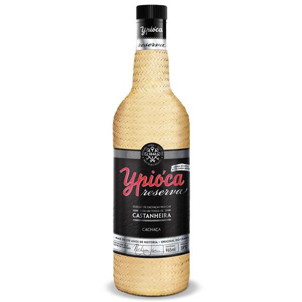 カシャッサイピオカ レゼルヴァ プラタ＜商品説明＞蒸留後の原酒を厳選し、栗の樽で最低6か月熟成させることで生まれる独特のスムーズさやフレーバーをもつカシャッサ。一本一本、手作業でヤシの葉が巻かれたボトルは、数えきれないほどの職人たちのカシャ...