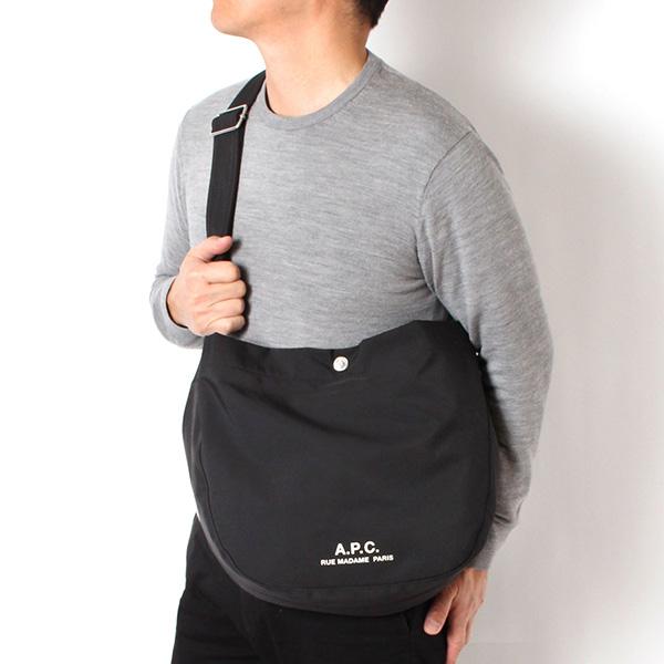 26SSモデル アーペーセー A.P.C. メンズ JOURNAL ナイロン ミディアムバッグ【LZZ NOIR/BLACK】 M61939 PSAKR LZZ/【2026SS】m-bag