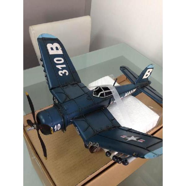 F4U Corsair 1/48 スケール 模型　ブリキ　アンティークレトロ昭和 F4U Corsair 1/48 スケール 模型 ブリキ アンティークレトロ昭和 戦闘