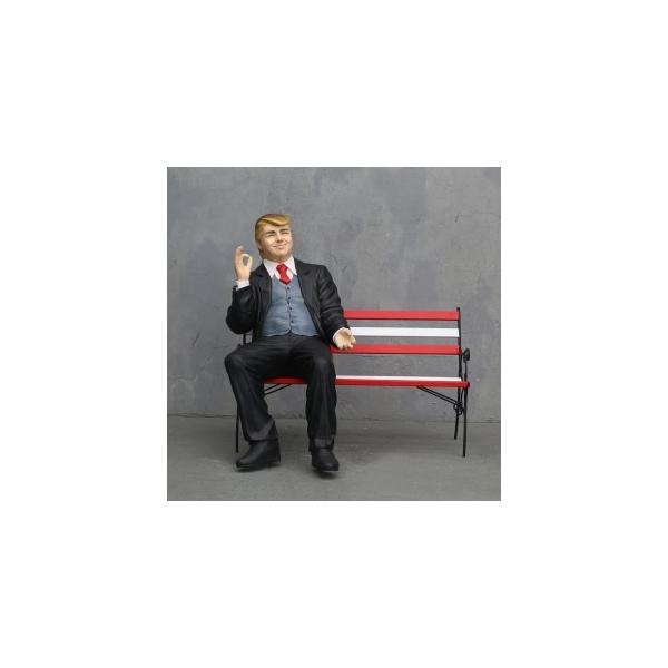ドナルド・トランプ(大統領) シッティング with ベンチ・等身 ドナルド・トランプ(大統領) シッティング with ベンチ・等身
