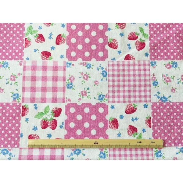 セール品 シーチング生地 いちごのパッチワーク柄 ピンク  