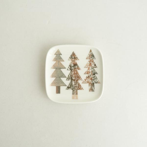 ♡マリメッコ　クーシコッサ　プレート ベージュ　ブラック　森　北欧　もみの木 topjimmy_mar-52239-4-72865