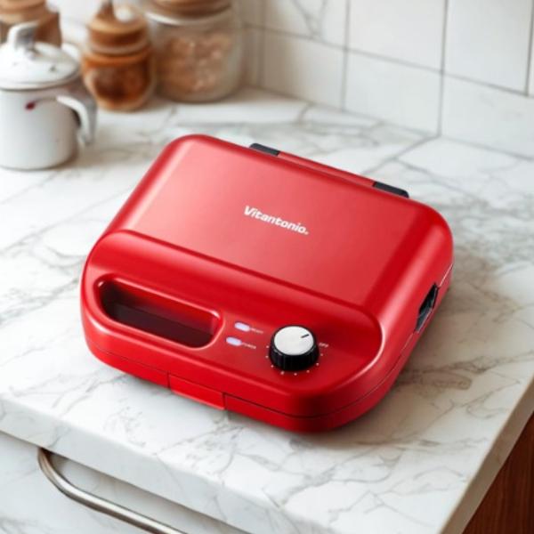ビタントニオ ホットサンドメーカー ワッフルメーカー  VWH-50-R 【即納】 Vitantonio  送料無料『　商品特徴　』●ワッフルプレートは溝が深い為、本格的なベルジャンワッフルが楽しめます。●タイマー付きでお好みの焼き加減に。...