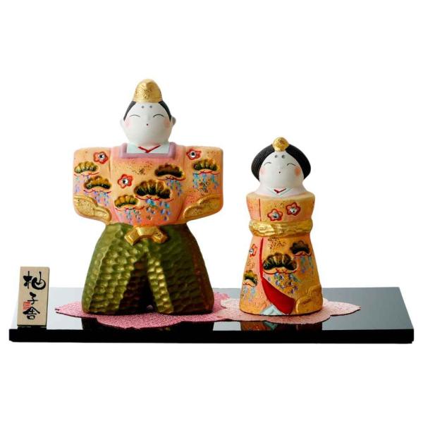 人形師さんが1つずつ手造りで作成した小さな陶器のひな人形です。優しさと暖かさを感じることができる人形師さんのひな人形は春の桃の節句にもぴったり。玄関や床の間など季節を感じるインテリアとして飾っても家中がほんわかした雰囲気になりますよ。サイズ...