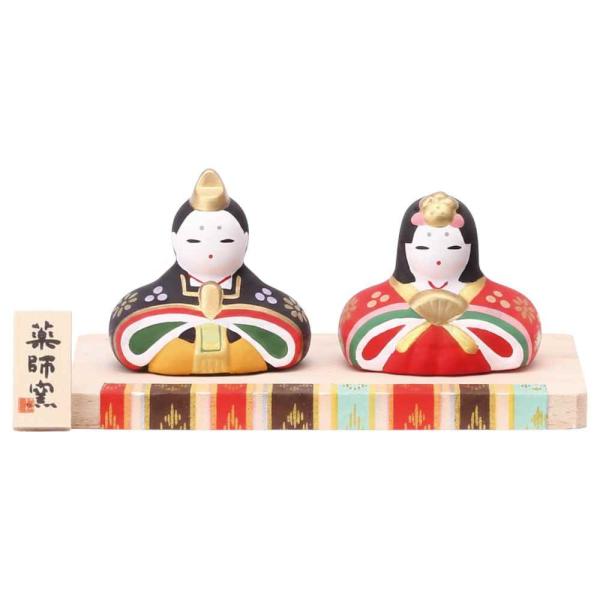 陶器の雛人形です。マンションやアパートなどにお住まいで大きな雛壇はいらないという方、また玄関先にちょっと飾りたいという方に特にお勧めです。ひな祭りの思い出はお子さんの心にずっと残ります。かわいいガラスのひな人形で、和心のある素敵な日にしてあ...