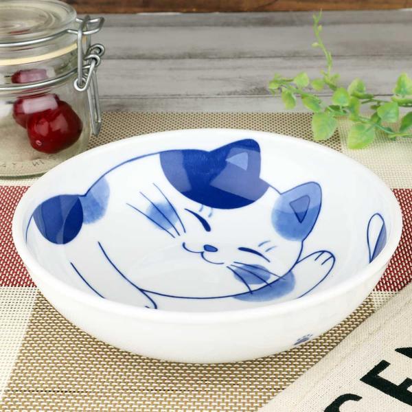 見ているだけで癒される、カワイイねこの器「ねこちぐら」シリーズ。薄くて軽い、使い勝手の良い素材です。配膳も食器洗いも、片付けるのも楽ちん。かわいさと実用性を兼ね備えた商品です。サイズ: 直径 16x高さ 5cm生産:日本 美濃焼磁器こちらの...