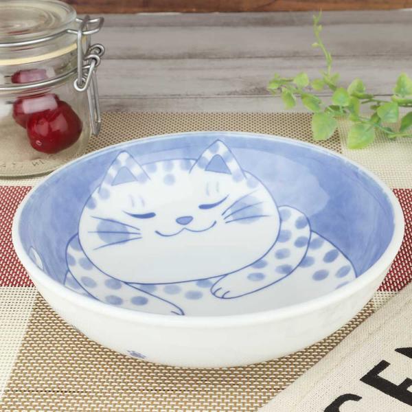 見ているだけで癒される、カワイイねこの器「ねこちぐら」シリーズ。薄くて軽い、使い勝手の良い素材です。配膳も食器洗いも、片付けるのも楽ちん。かわいさと実用性を兼ね備えた商品です。サイズ: 直径 16x高さ 5cm生産:日本 美濃焼磁器こちらの...