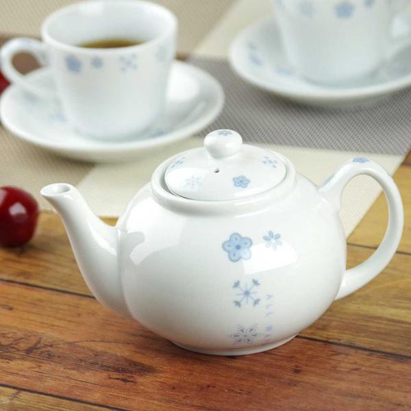 真っ白な生地に小さなお花と雪の結晶が描かれた、とてもかわいいティーポットです。400ccと小ぶりなサイズで、1~2人分の紅茶を入れるのにちょうどいいサイズです。もちろん急須として緑茶を入れることもできます。アミ付きだから、すぐに使えて便利。...