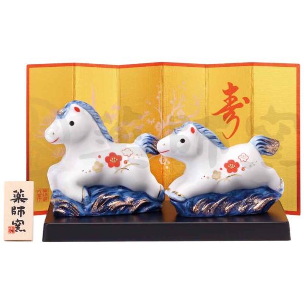 2026年の干支「午」は、前向きな力や成長を象徴する縁起物。陶器やガラス製の午の置物・根付・土鈴は、ご自宅の正月飾りはもちろん、年末年始のご挨拶や贈答品、販促用の粗品としてもご好評をいただいております。町内会や敬老会、神社仏閣、企業様のノベ...