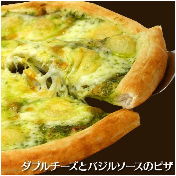 チーズ好きの方にオススメのチーズ2種類のピザです。マリボチーズとエダムチーズをトッピングしています。ソースは相性抜群の自家製バジルソースです。パスタのジェノベーゼソースをピザ用にアレンジしました。冷凍便でお送りできる商品のみと同梱可能です。