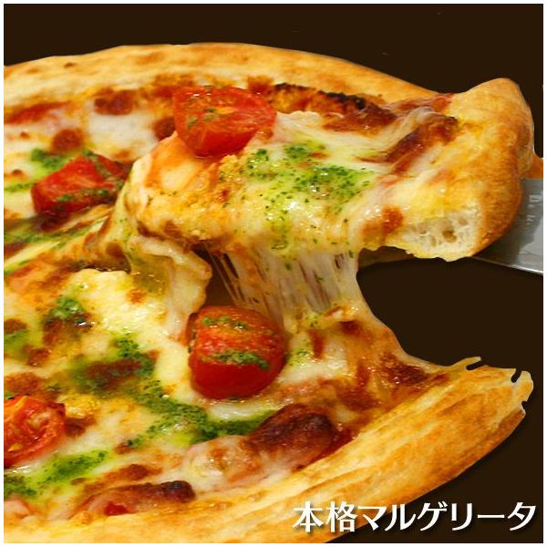 イタリア産のモッツァレラチーズをたっぷりトッピングしました。甘みのあるフルーツトマトを添えて上からパルメザンチーズをふりかけています。ソースはパスタでも大人気の自家製トマトソースです。冷凍便でお送りできる商品のみと同梱可能です。