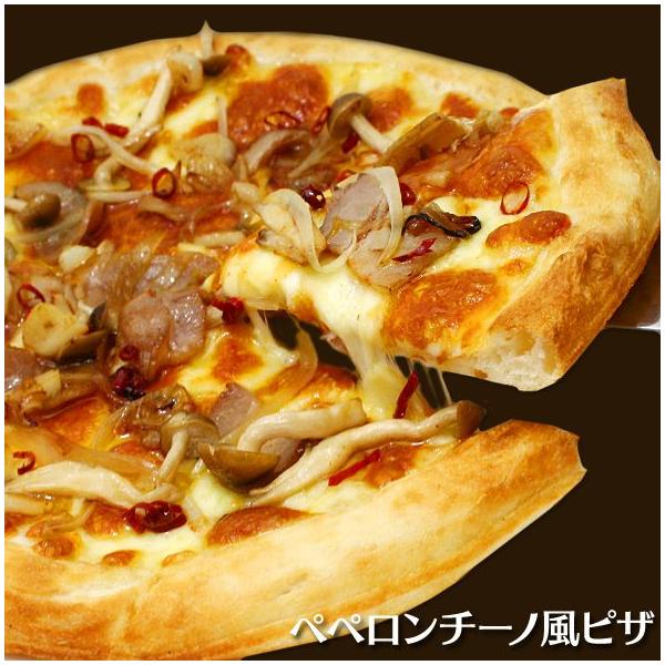 パスタ専門店の自慢のパスタをピザにしました。具材を乗せるだけではなく、ペペロンチーノを作ってからピザにトッピングしています。ソースはイタリア産エキストラバージンオリーブオイルです。冷凍便でお送りできる商品のみと同梱可能です。