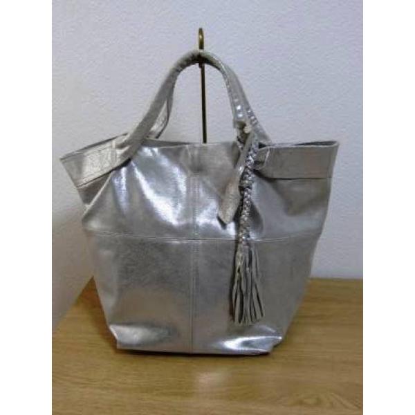 メイシmeissiメタリックレザートートバッグ フリンジチャーム付き シルバー Buyee Buyee 日本の通販商品 オークションの代理入札 代理購入