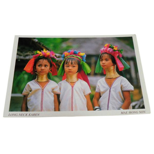 タイ・山岳民族の人々や風景を映した素朴な風景.農村風景とてもきれいな写真プリントのポストカードです。■全体の大きさ縦:15.3cm 横:10.5cm重さ:5g■ご注意点アジアのポストカードです。経年劣化等により四隅の角がつぶれている裏面の薄...