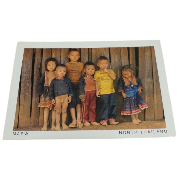 タイ・山岳民族の人々や風景を映した素朴な風景.農村風景とてもきれいな写真プリントのポストカードです。■全体の大きさ縦:15.3cm 横:10.5cm重さ:5.2g■ご注意点アジアのポストカードです。経年劣化等により四隅の角がつぶれている裏面...
