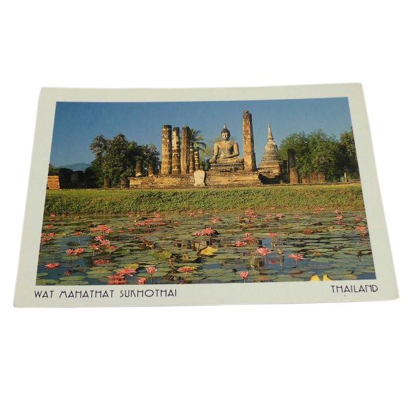 ワット・マハータート (スコータイ)タイ北部のスコータイ歴史公園にある中心的な仏教寺院遺跡蓮の池とブッタの像が美しい風景です。とてもきれいな写真プリントのポストカードです。■全体の大きさ縦:15.2cm 横:10.5cm重さ:4.8g宛名面...