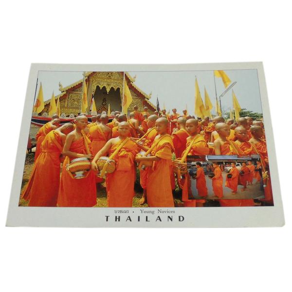 若い僧侶のポストカード美しい寺と出家して僧侶としての修行僧の風景です。とてもきれいな写真プリントのポストカードです。■全体の大きさ縦:15.0cm 横:10.5cm重さ:5.2g■ご注意点アジアのポストカードです。経年劣化等により四隅の角が...