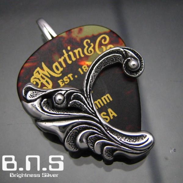 ブラス製アクセサリー　ギターピックデザイン ブラス製アクセサリー ギターピックデザイン