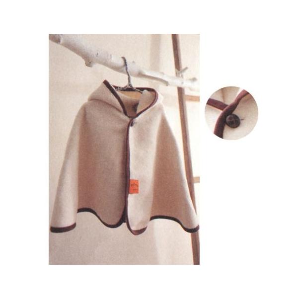 胸元のボタンと全体のフォルムがかわいいポンチョ。対象年齢0-3才。さっと羽織れるちちょっとしたおしゃれ着に。綿毛布生地使用。良質のオーガニック綿を古くからの毛布の産地 泉大津で仕立てました。　おふとんだけでなく、起きているときでもオーガニッ...