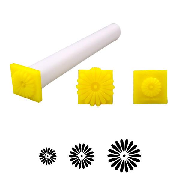 スタンプ部15〜17mm角 洋風な印花のシリーズです。 スタンプ部が簡単に交換でき、いろいろな模様の印花が楽しめます。粘土が半乾きのうちに押し付けて模様を刻み、濃淡の変化を楽しみます。 また、印花の模様に化粧土を塗り込む、三島手という技法は...