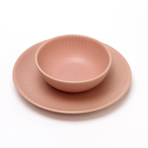 [Release date: April 8, 2024]焼成温度・・・・1200〜1230℃  釉厚さ・・・・・0.8mm焼成適性・・・・酸化 水添加量目安・・・1kg：900mlボーメ度・・・・56トレンドの「ニュアンスカラー」で、お洒...