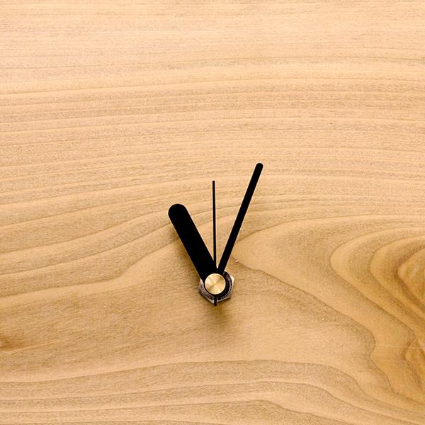 弊社販売中のクォーツ時計スケルトン、ミドルシャフト、ロングシャグト、スイープ時計、クラフトクロック各種に使用可能な時計針です。※ハイクオーツには使用できません。時針・・・35mm分針・・・50mm秒針・・・40mm※サイズは軸の中心からのお...