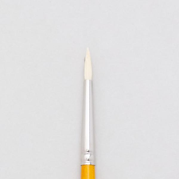 豚毛ラウンドロングハンドル(長軸）オフステインイエロー　ニス穂先サイズ・・・約 幅3.4mm×長さ14mm油彩に適した豚毛画筆長軸タイプです。軸色は木目調仕様です。先の尖った丸筆は、線描きや細部を描き込む際に便利です。※サイズは実物と多少の...