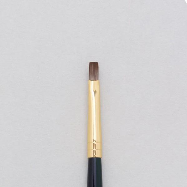 穂先サイズ・・・約 幅4mm×長さ7mm※サイズは実物と多少の誤差のあることがございます。※幅は穂の一番太い部分の長さです。ナイロン フラット ロングハンドル（長軸） 緑ナイロン毛の特徴を生かしたしなやかな弾力性と、さらに穂先のまとまりの良...