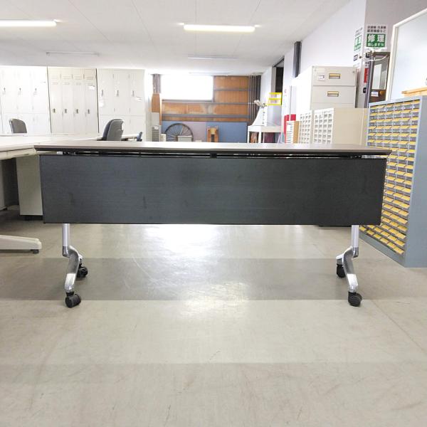 品名 会議テーブル / メーカー コクヨ / 型式 KTT-1302BMG5 / 製造年 2016 / 保証期間 30日 / 電源 - / ガス種 - / サイズ（外寸） 1500x450x720 / メモ 化粧板付 キャスター付