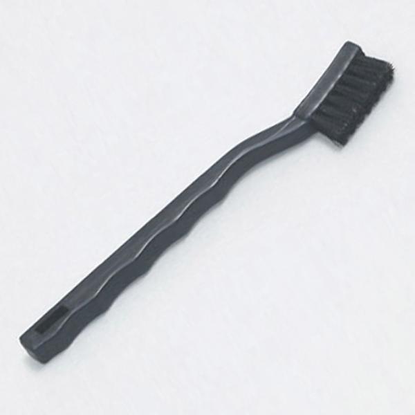 ■静電気防止ブラシ(小) AS-802の特長●静電気防止ブラシです。●本体材質：プラスチック●ブラシ材質：ナイロン（カーボン入）●寸法：約 W 180 × H 12 × D 30 mm●重量：約 18 g※大きいサイズのAS-801もござい...